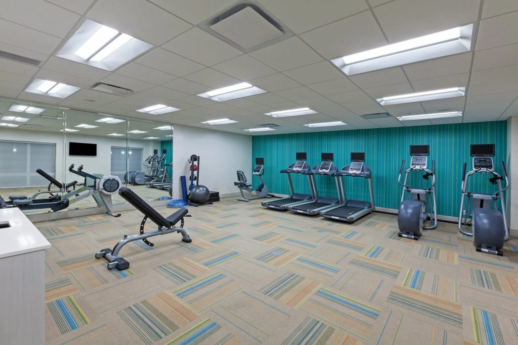 Holiday Inn Express & Suites Tulsa South - Woodland Hills by IHG
