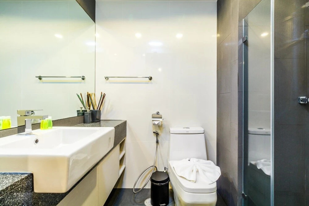 6Av 705 - Luxury Condo in Surin Beach Rooftop bar Pool and gym