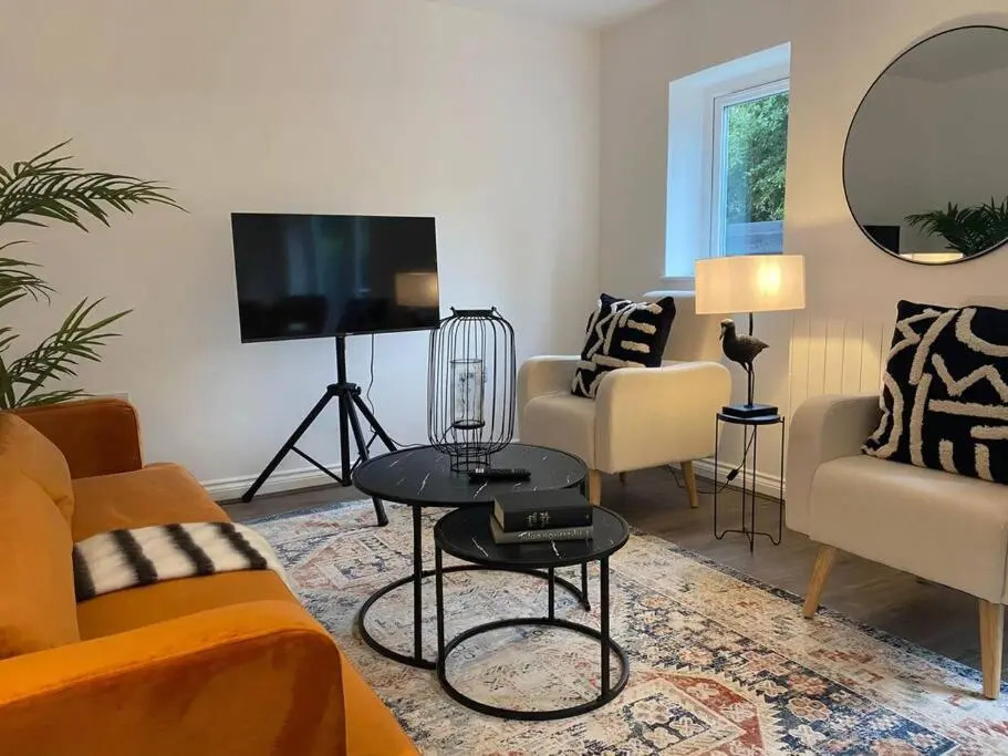 18 North Road Flat 2 by Mia Living Free Parking On Site