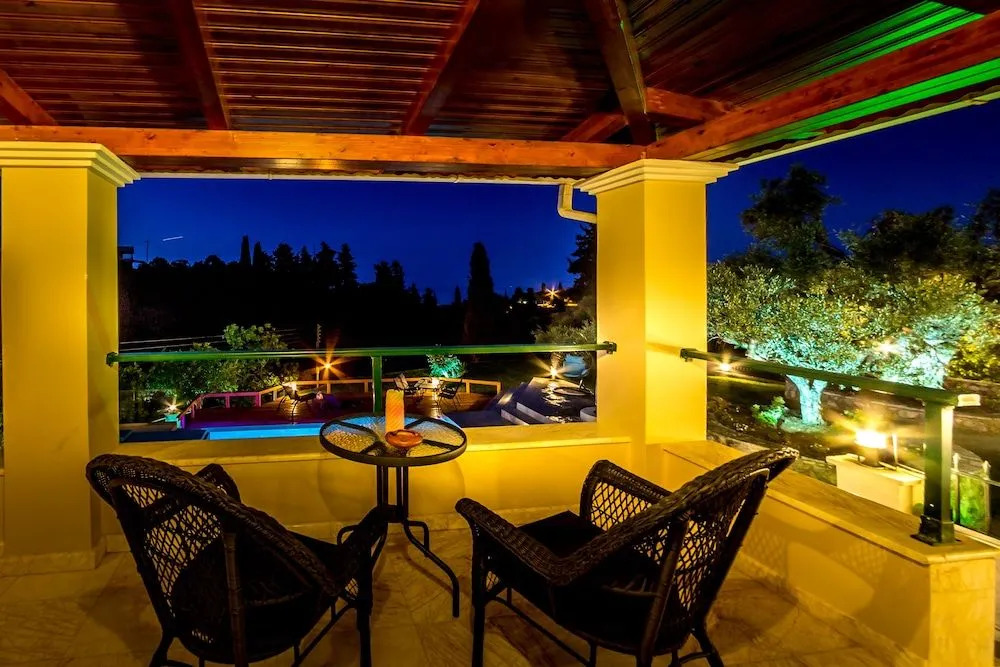 Villa Castelletto heated pool jacuzzi