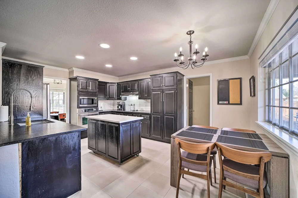 Immaculate Woodland View Retreat w/ Hot Tub