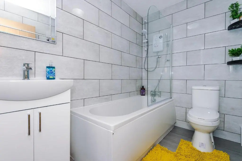 Stylish 4 bed home close to Manchester City centre