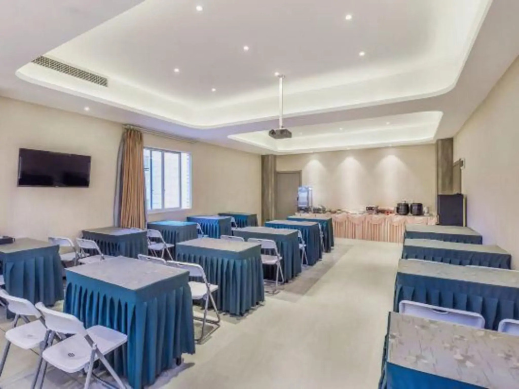 7 Days Premium Hotel (Chongqing Kaizhou District Government Square)