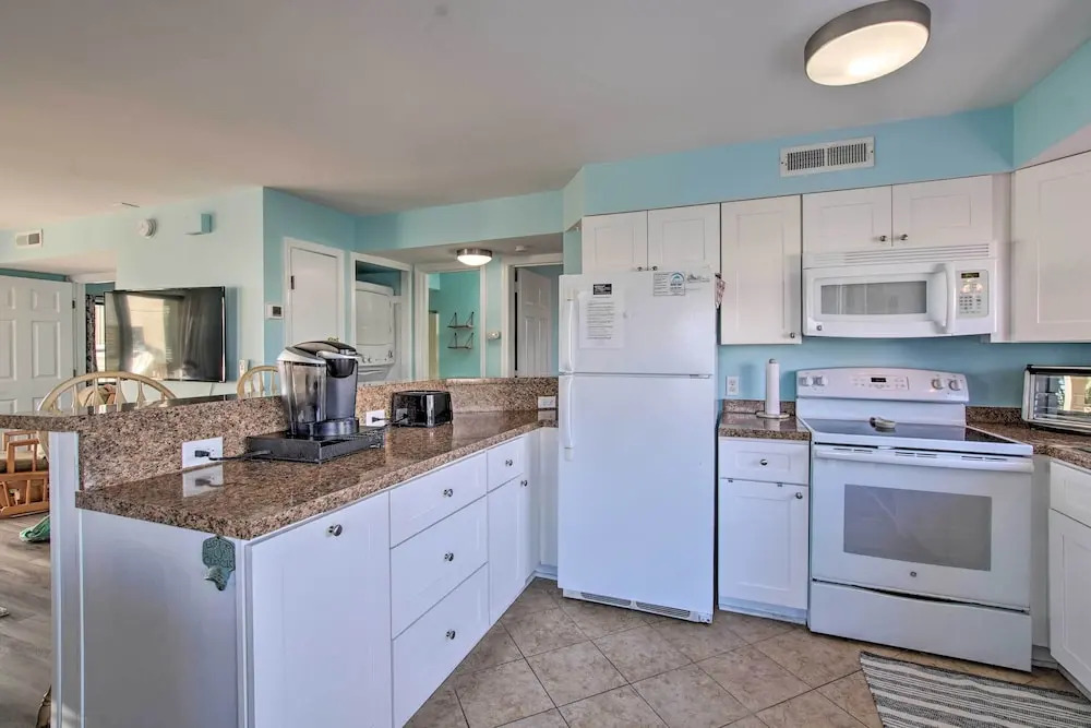 Walk to Shore! Ocean-view Condo in Carolina Beach