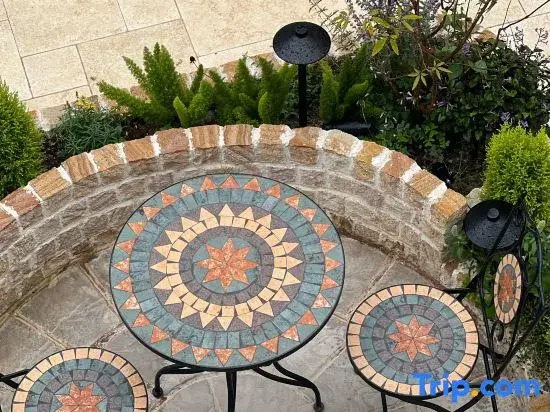 Shi Ji Li Season's Romance Romantic Garden Aesthetic Homestay (Dukezong Ancient City)
