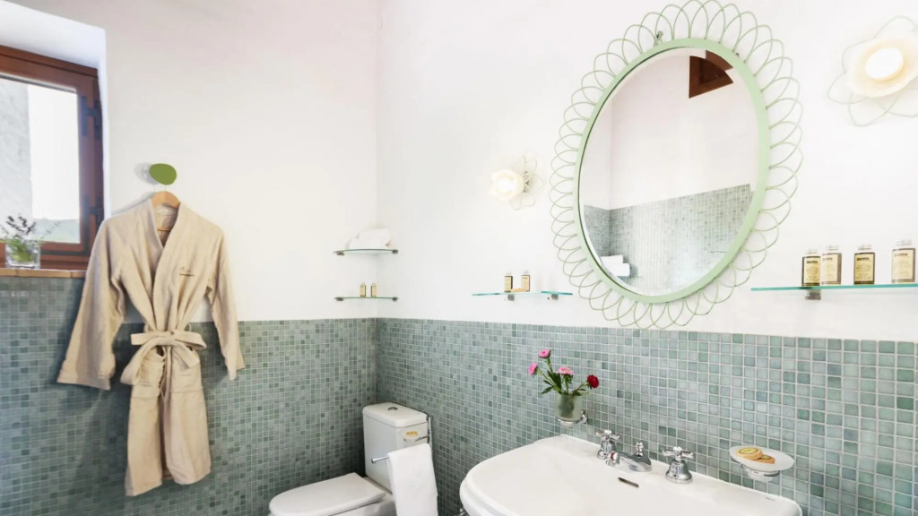 Luxury villa just 14 km from Florence. Sleeps 16 with hydromassage, sauna & gym!-Villa Il Forte
