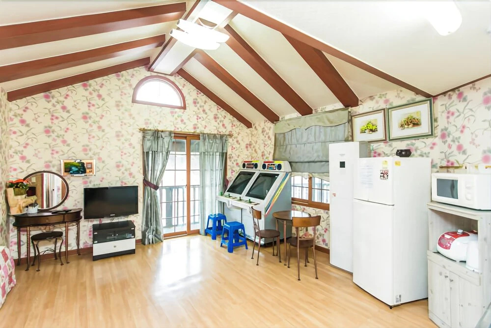 Taean Baekro-sanjang Pension
