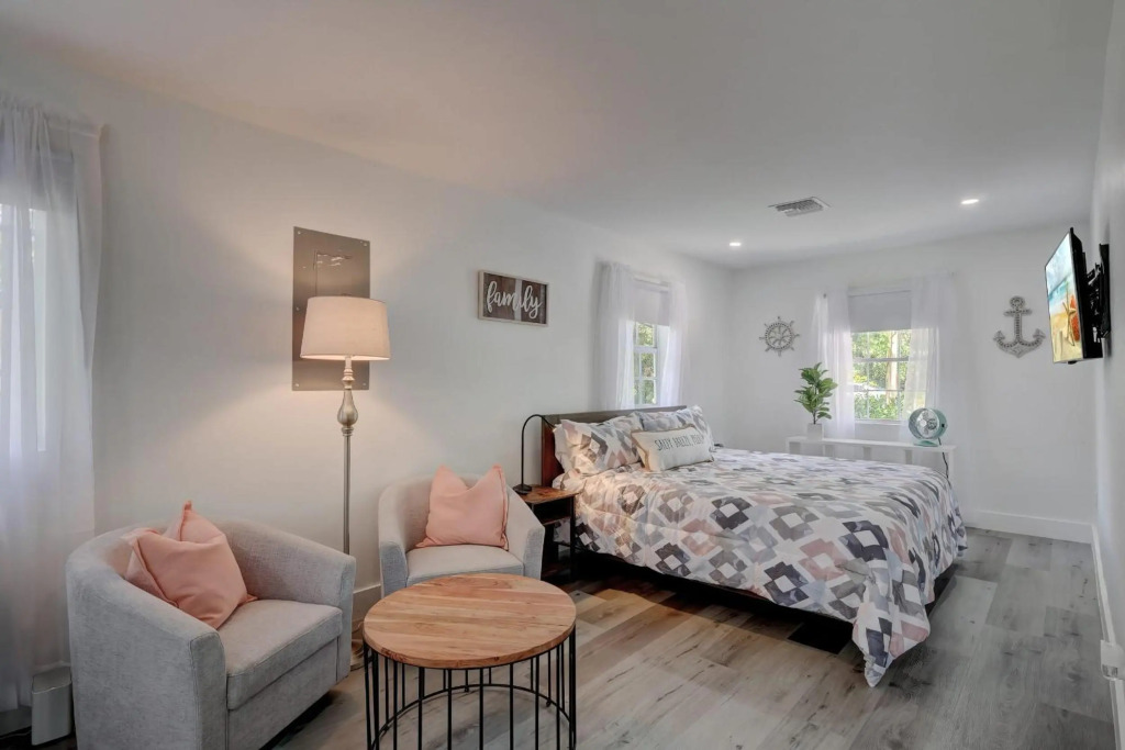 Three Rental Units In This Bonita Springs Compound