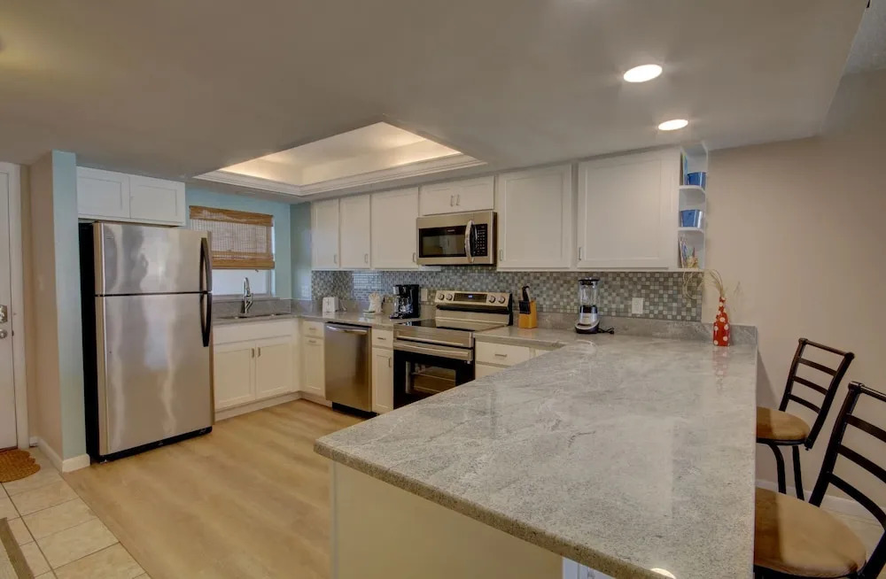 366 El Matador 2 Bedroom Condo by RedAwning