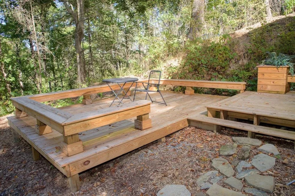 Whispering Waters 1 Bedroom Cabin by Redawning