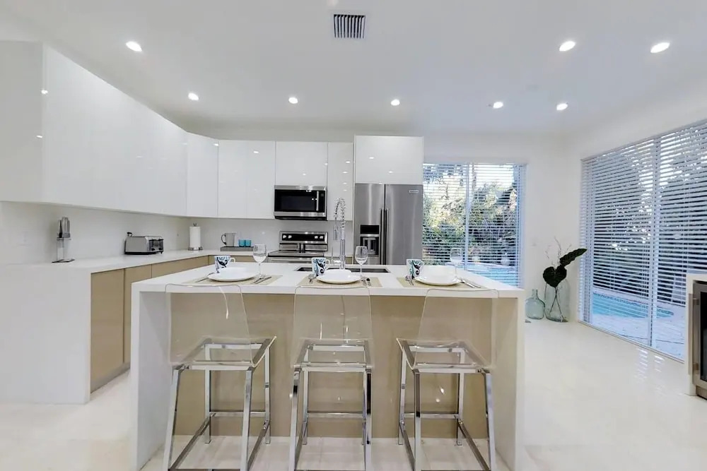 Beautiful Hollywood Beach 4 BR Home W Heated Pool