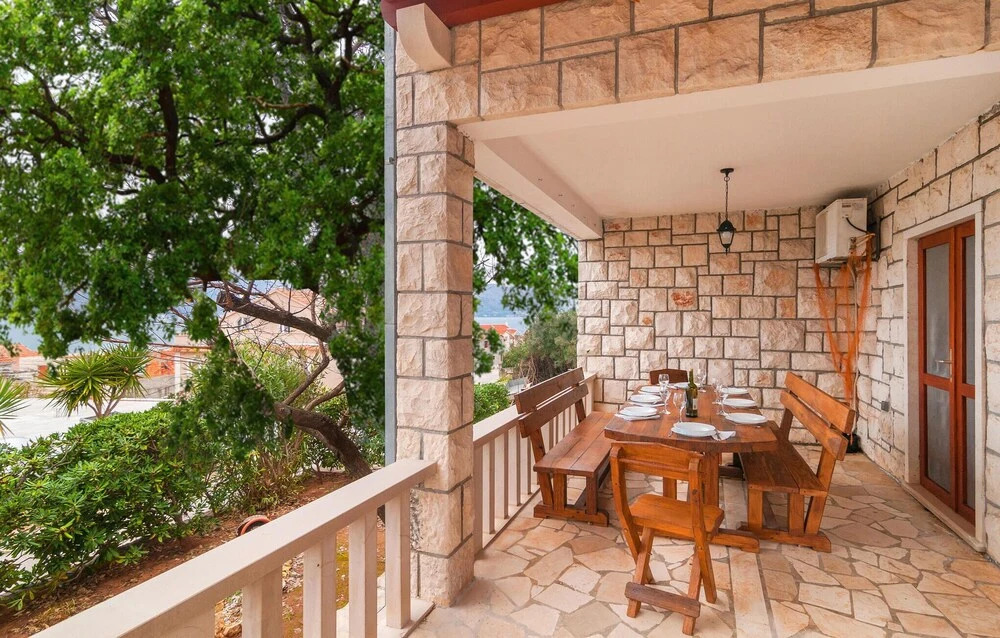 Beautiful Home in Postira With 5 Bedrooms and Wifi