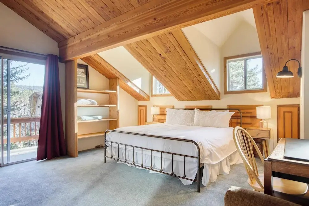 Lakefront w/ Private Dock, Hot Tub, Large Deck, Views Lakeside on Lagunita
