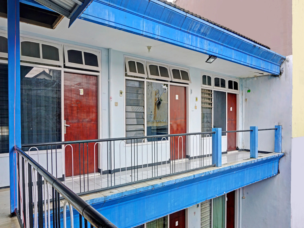 OYO Life 1711 Serayu Sumbersari Residence