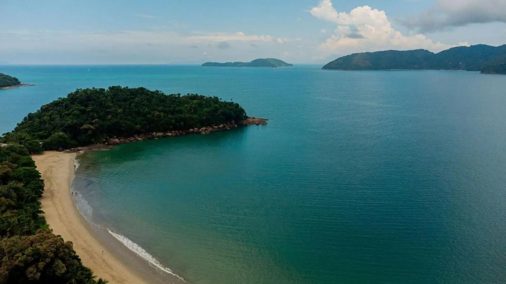 Fazenda histórica com piscina e churrasqueira a poucos metros da praia Domingas Dias, Ubatuba