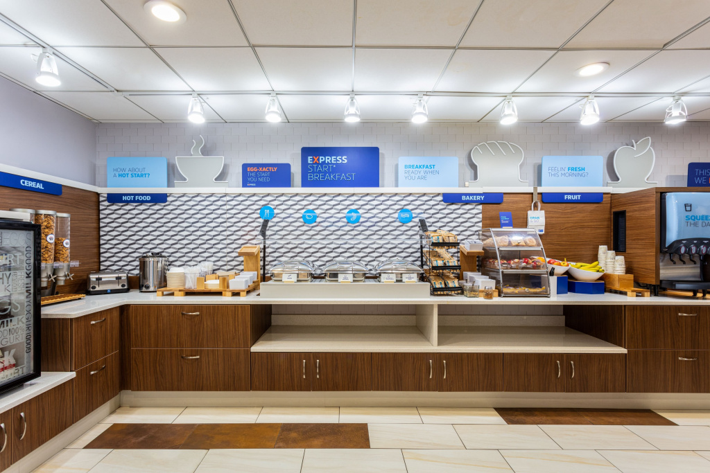 Holiday Inn Express & Suites Newport News by IHG