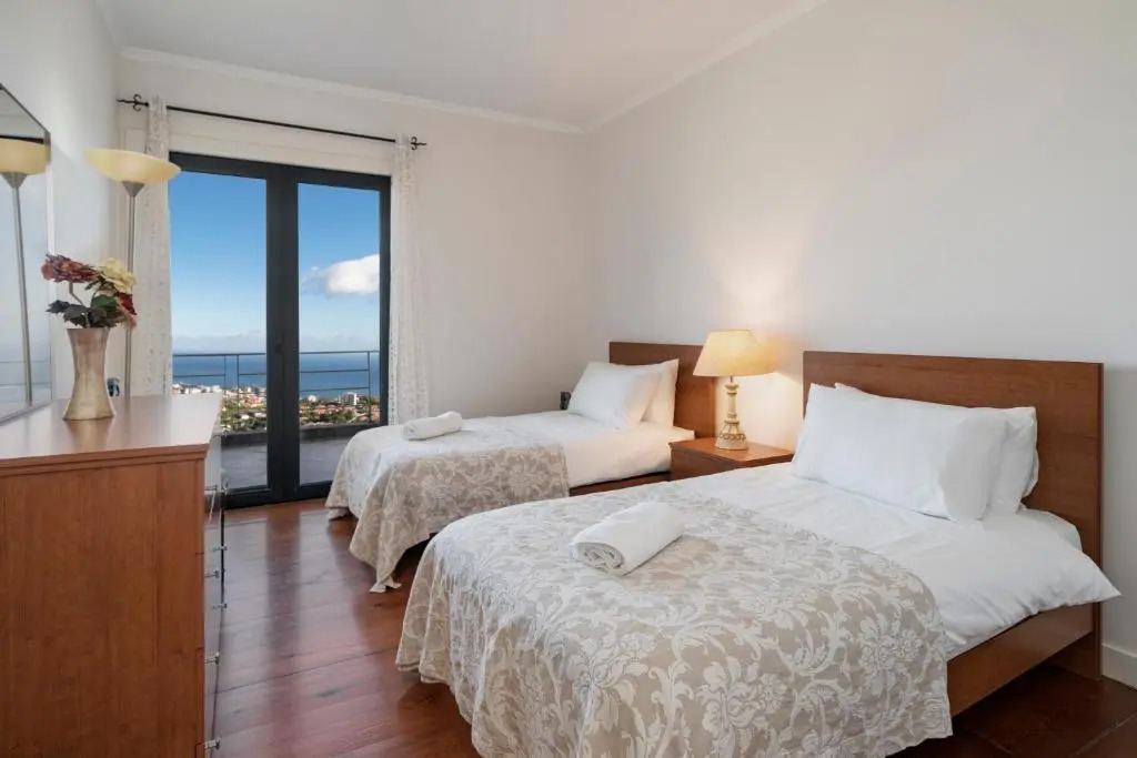 Exquisite Madeira Villa Villa Funchal Luz 5 Bedroom Heated Pool