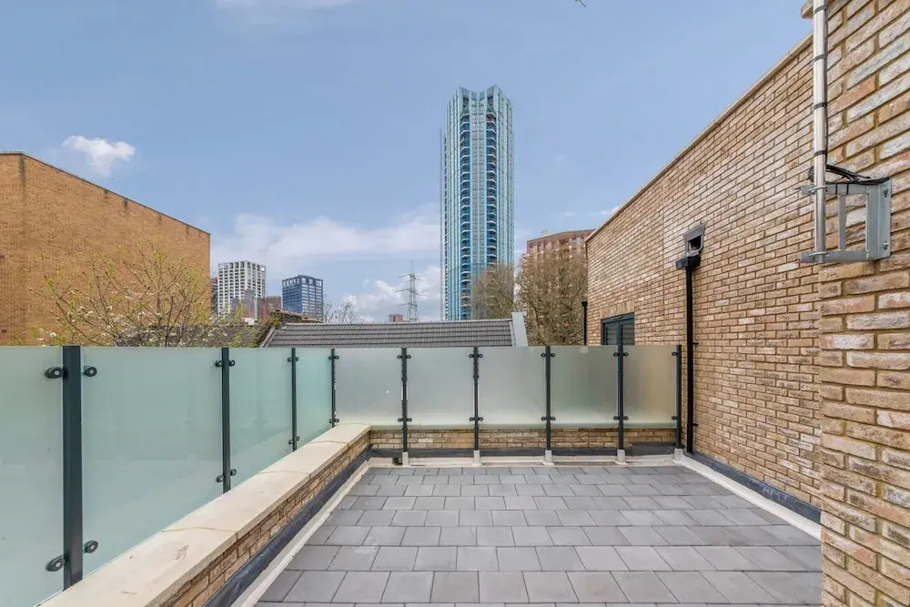 Guest Ready - Oak Crescent City House, London, E14