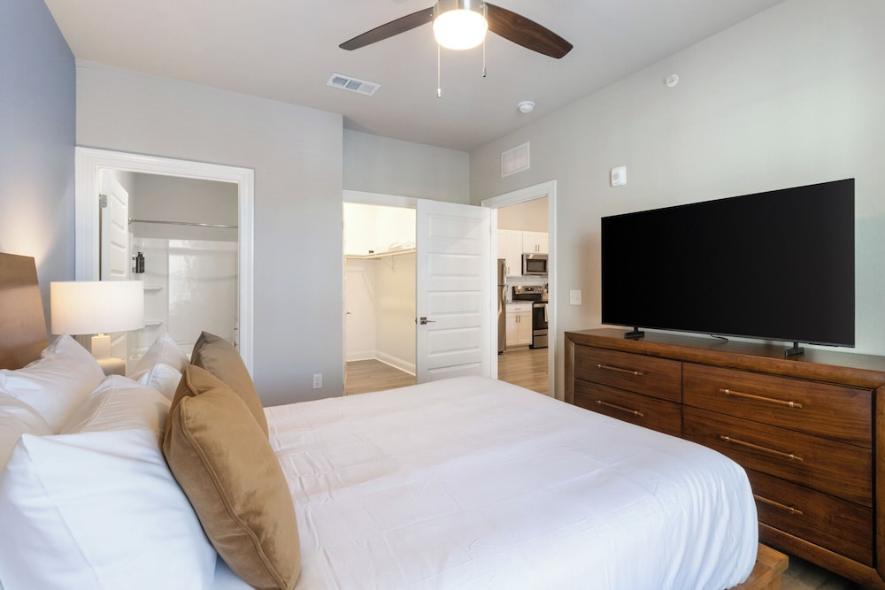 Landing Apartments Near North Okaloosa Medical Center