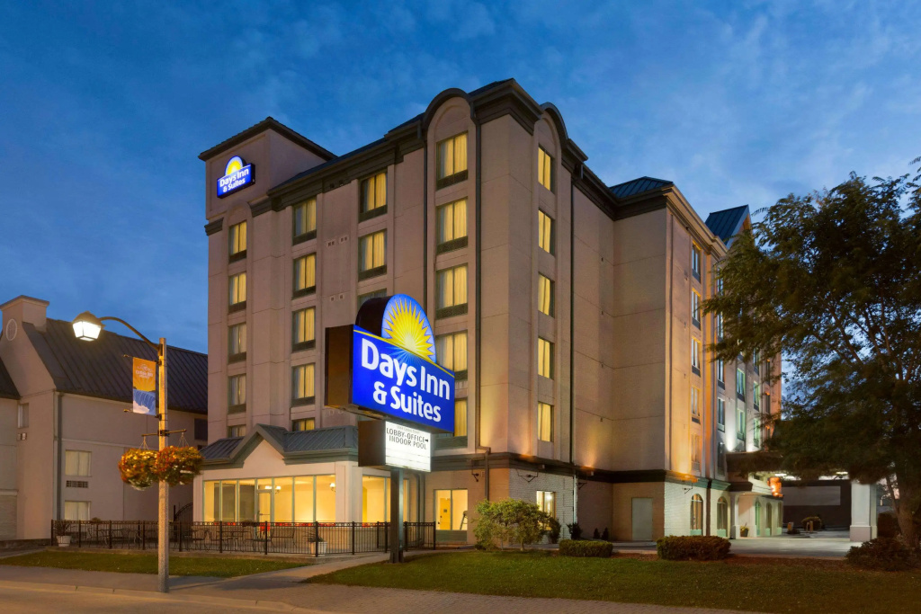 Days Inn by Wyndham Niagara Falls Centre St By the Falls