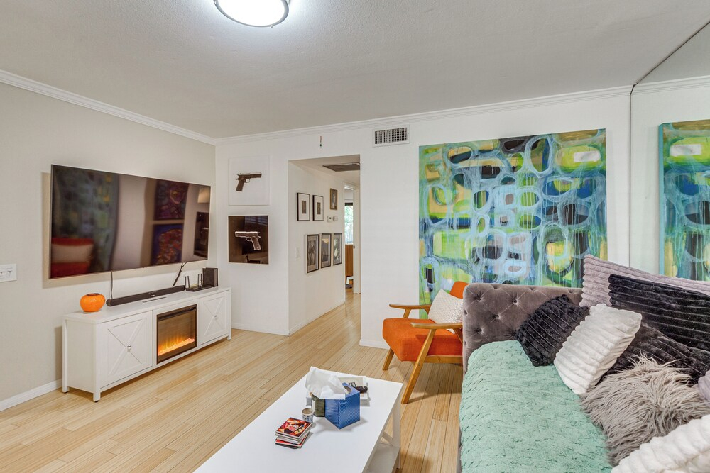 2 Mi to Dtwn! Snowbird Gem w/ Pool in Palm Springs