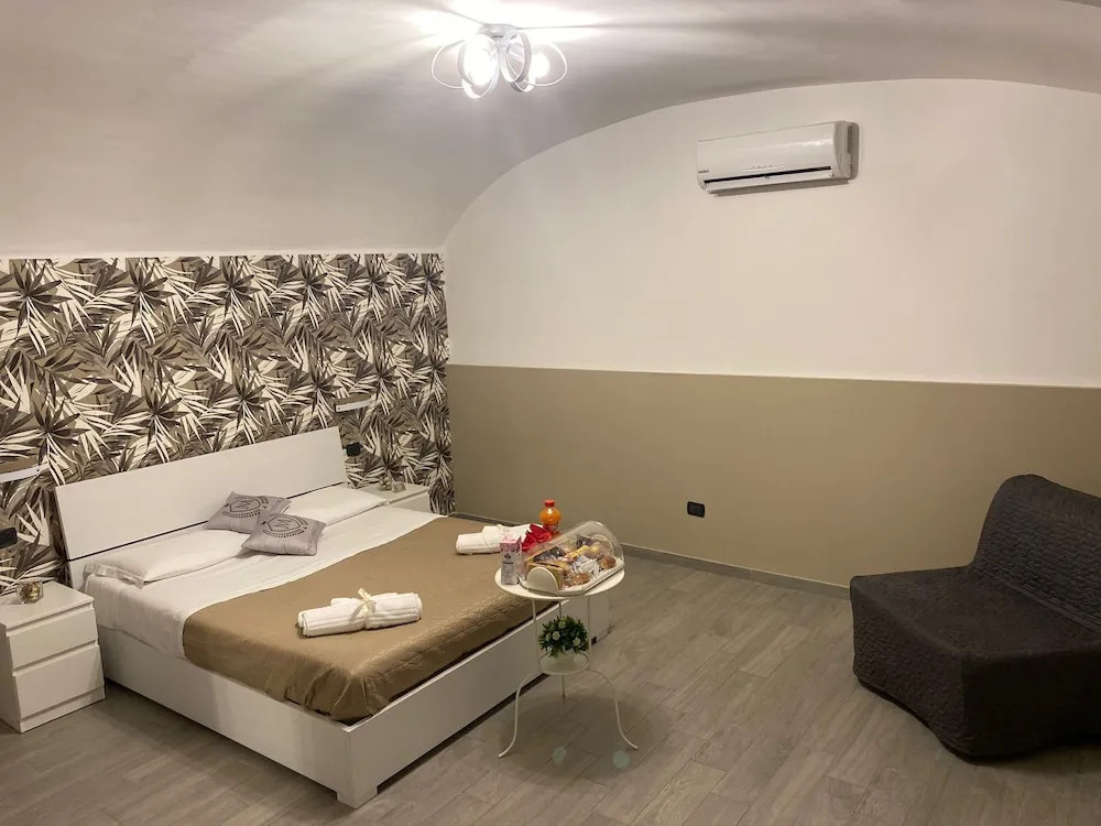Montesantogroup Holiday House