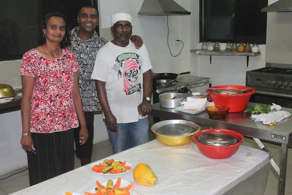 Shalini Garden Hotel & Apartments