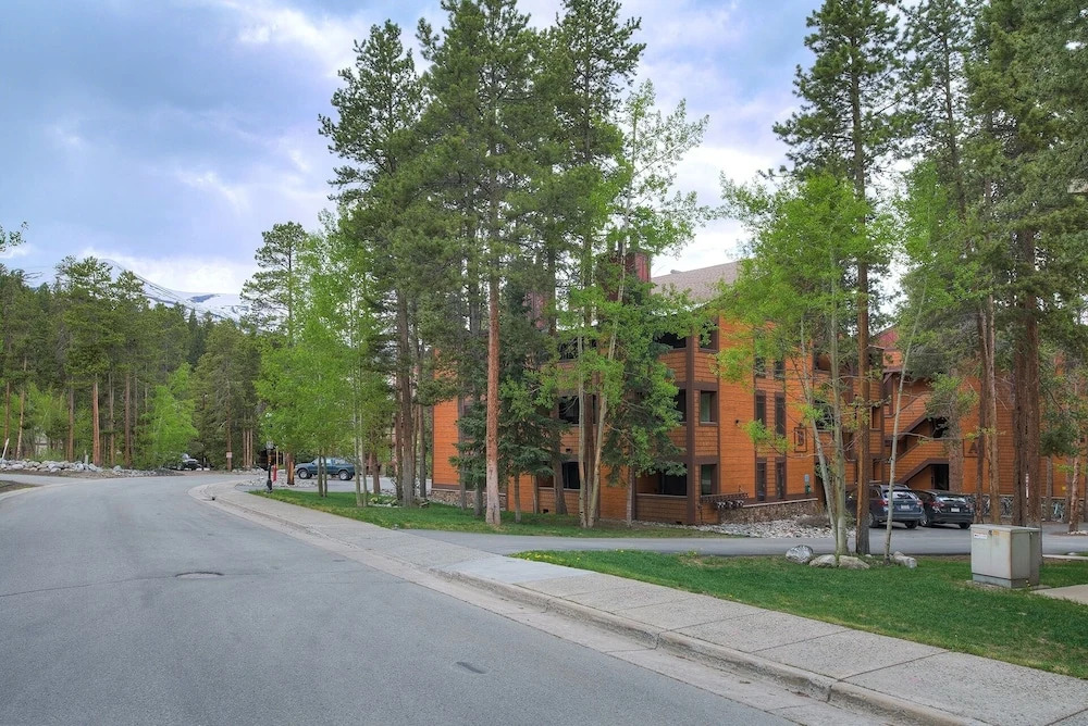 Motherlode C9 2 Bedroom Condo by RedAwning