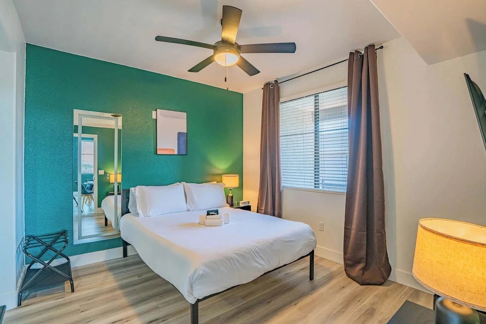 Chic Stay Near Westgate Pool, Gym, Parking & W/D
