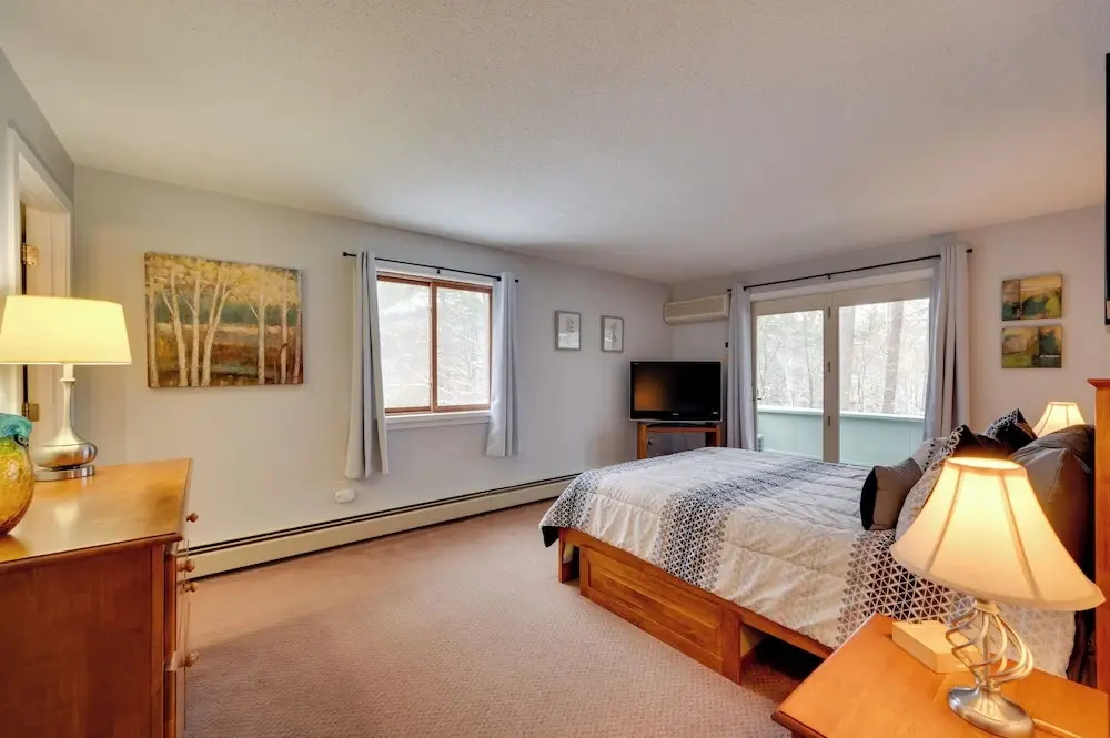 3 Mi to Story Land: All-season Family Condo
