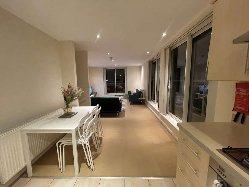Free Parking Near City Centre & Stadium Sleeps 6-8
