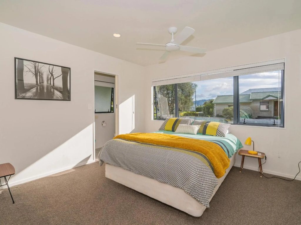 Sunlight Bach - Whitianga Holiday Home