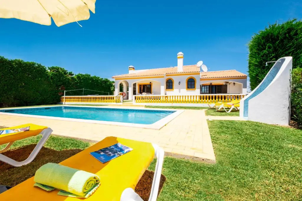 Villa Lurdes by Villa Plus