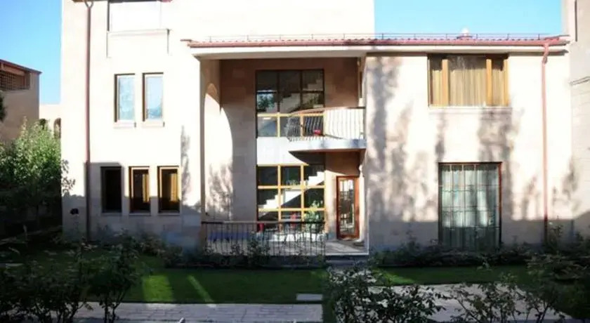 Villa Hyusisayin Charagayt
