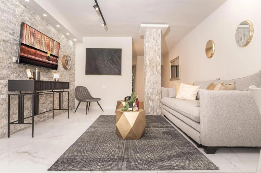 Renovated 2 BR with 2 BTH front Mamilla Mall
