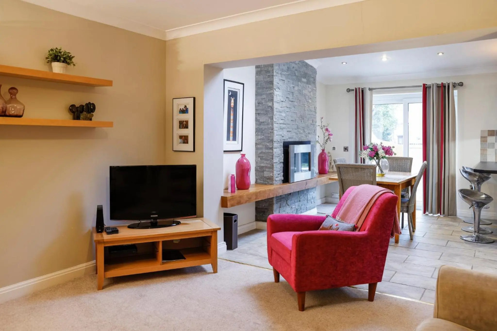 Stylish family home in desirable Penylan + Parking