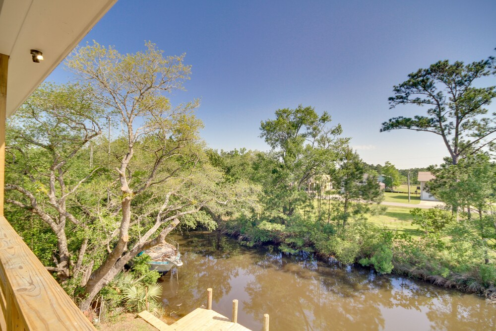 Lovely Bay St Louis Retreat w/ Dock & Canal Access