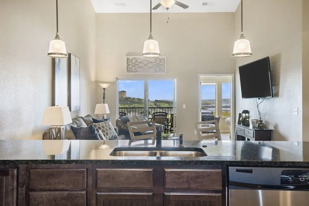 Happy Place Condo - Stunning Table Rock Lake Views