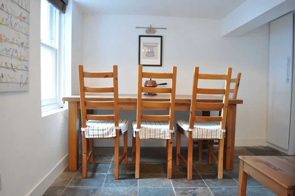 Spacious 2 Bedroom Home In Kensington