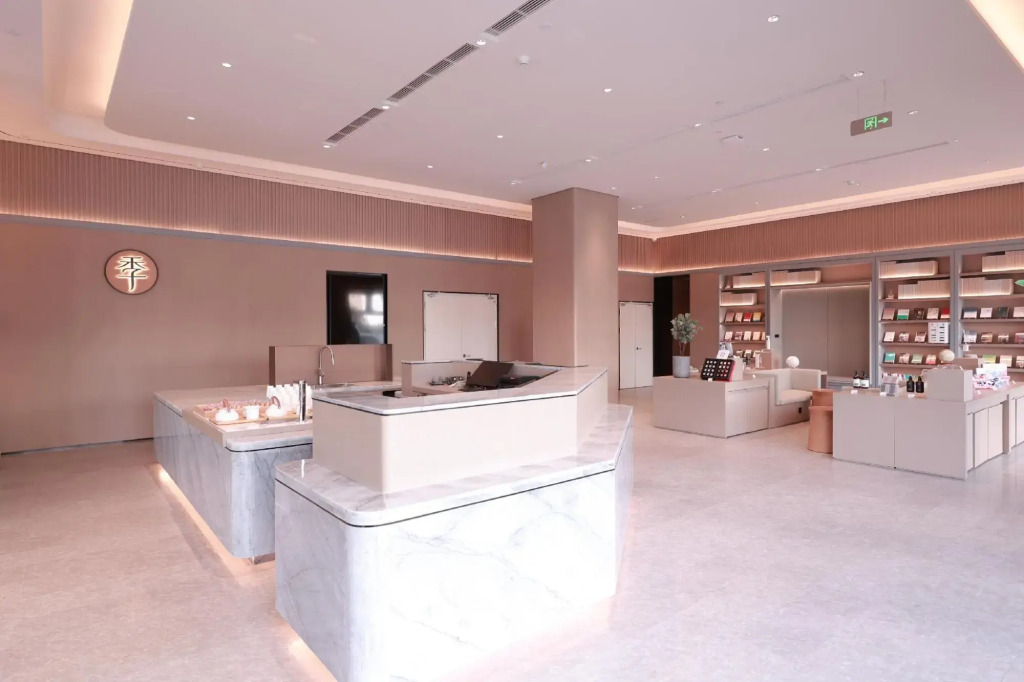 JI Hotel (Yancheng High-Speed Railway Station Baolong Square)