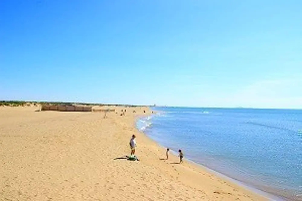 House with 2 Bedrooms in Vendres, with Shared Pool And Furnished Terrace - 300 M From the Beach