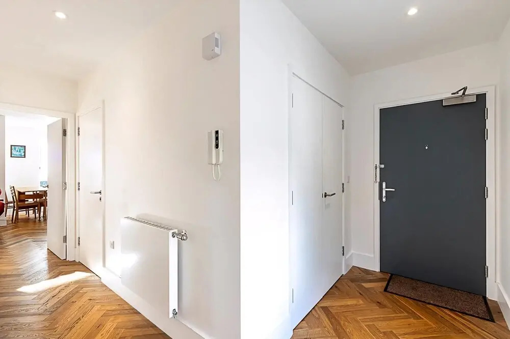 Chic Crystal Palace Flat with Balcony & Workspace