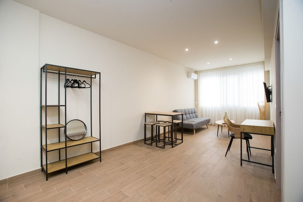 Stoa Luxury Apartment