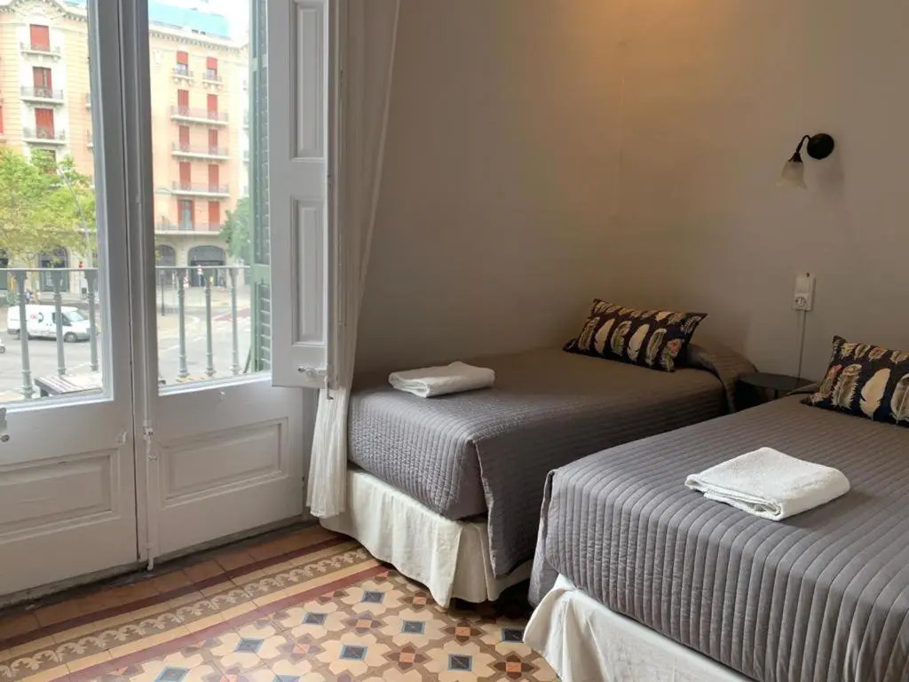 Casa Consell Gran Via, Guest House