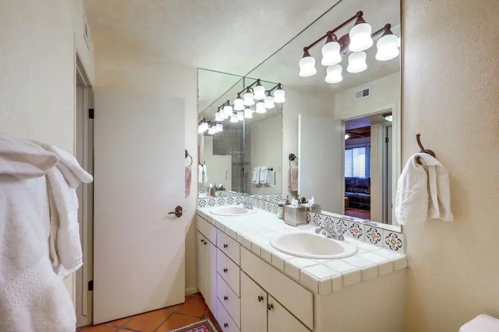 Cozy Southwest Style Santa Fe Condo!