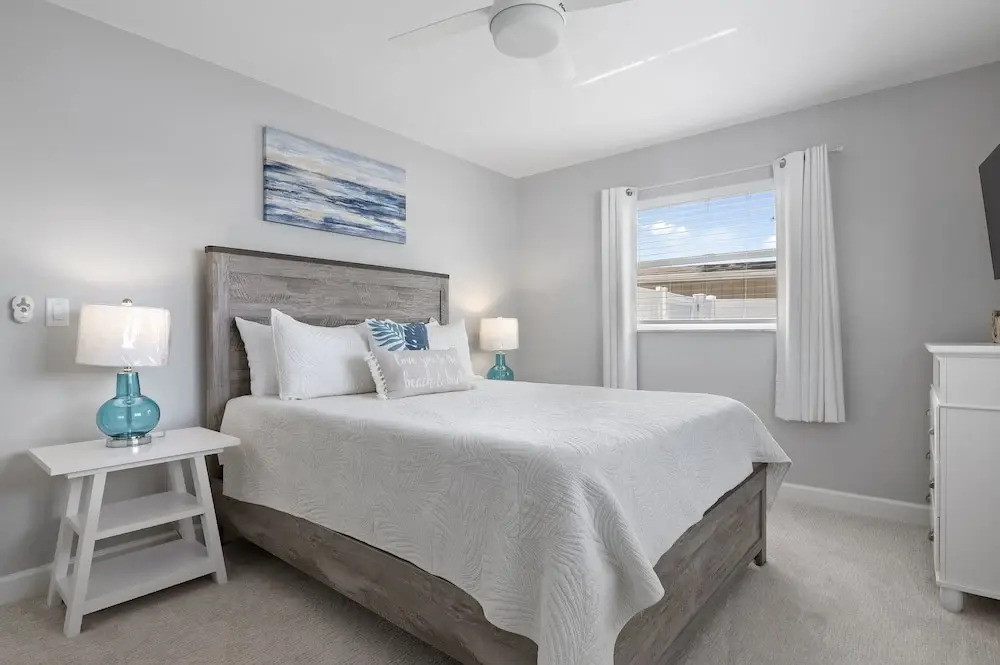 Blue Chill 3 Bedroom Home by RedAwning