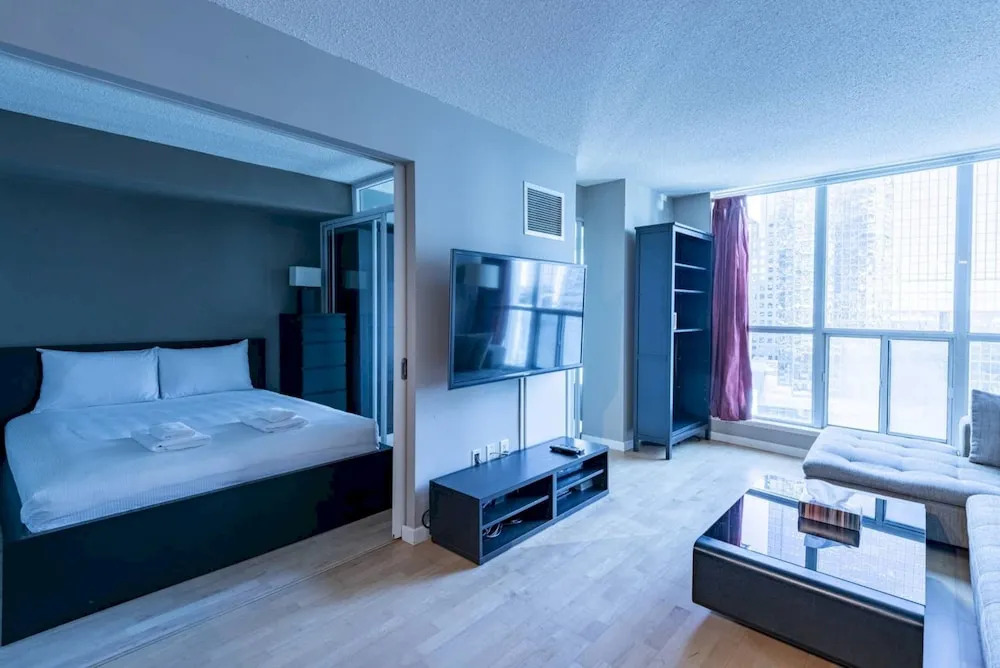 Chic 1 Bed in Heart of Downtown Toronto