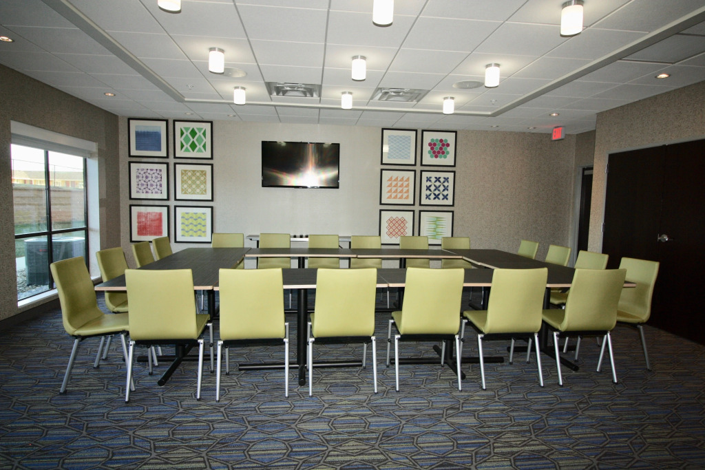Holiday Inn Express & Suites - Kirksville - University Area by IHG