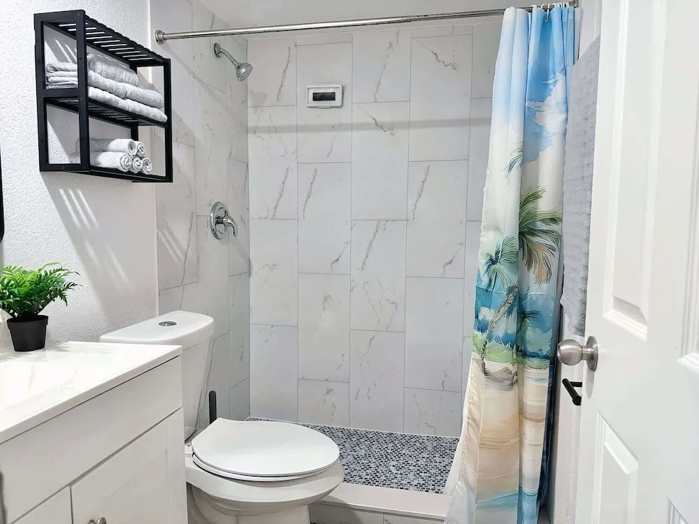 Bright 2BR Apt in Cape Coral Near Caloosahatchee River U102