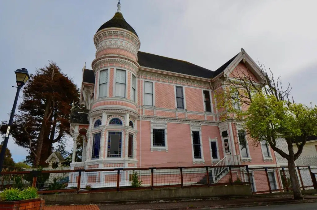 Pinc Lady Mansion